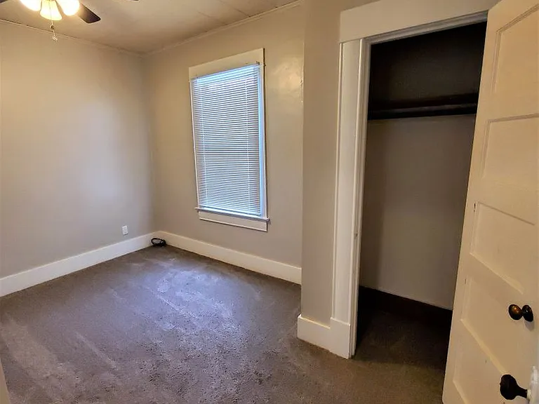 Remodeled 2 Bd with huge kitchen, dining room and living room — Photo 24