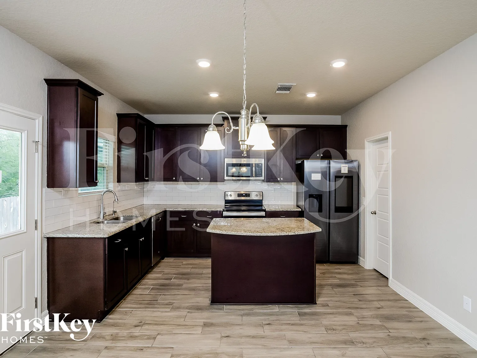 5 bed, 3.0 bath, 2680 sqft, $2,070 — Photo 4