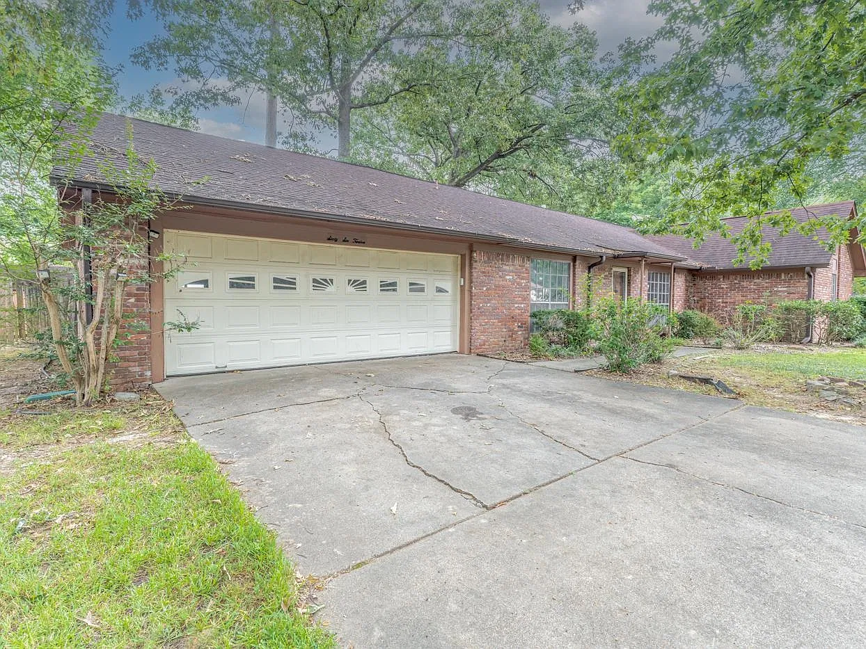 3 bed, 2.0 bath, 1980 sqft, $1,695 — Photo 2