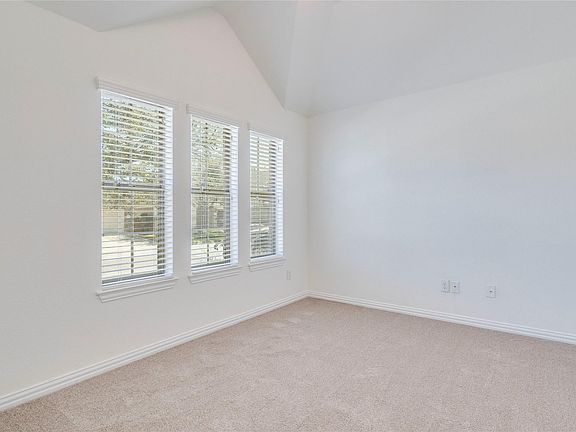 4th image of 516 Hot Spring Valley