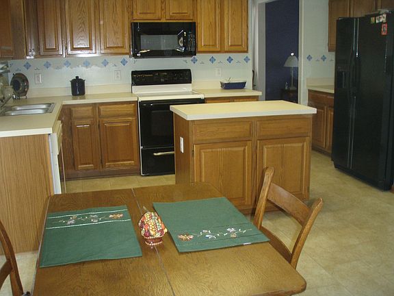 2nd image of 1110 Lands End Dr