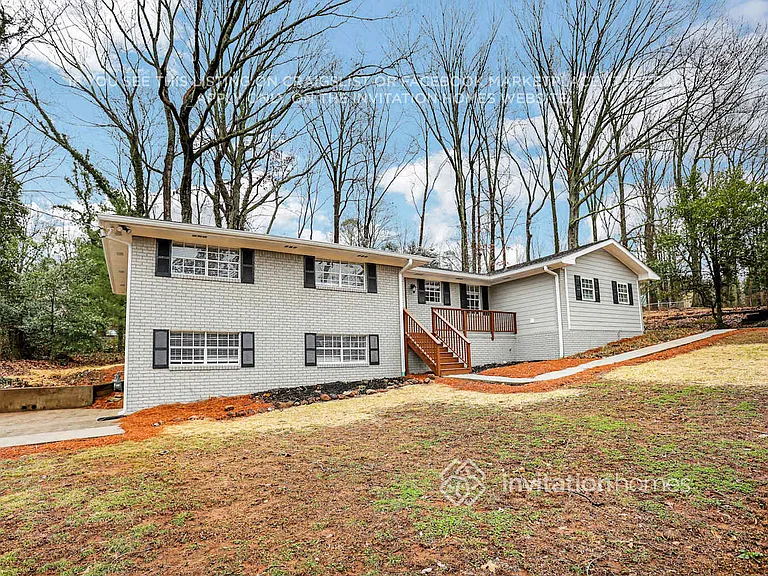 2010 Starlight Dr — Photo 2
