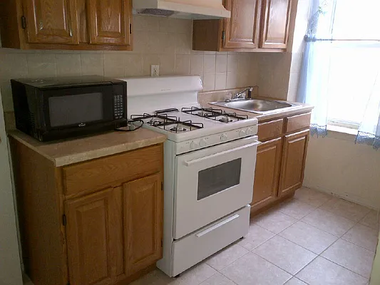 Rented by Flateau Realty | media 10