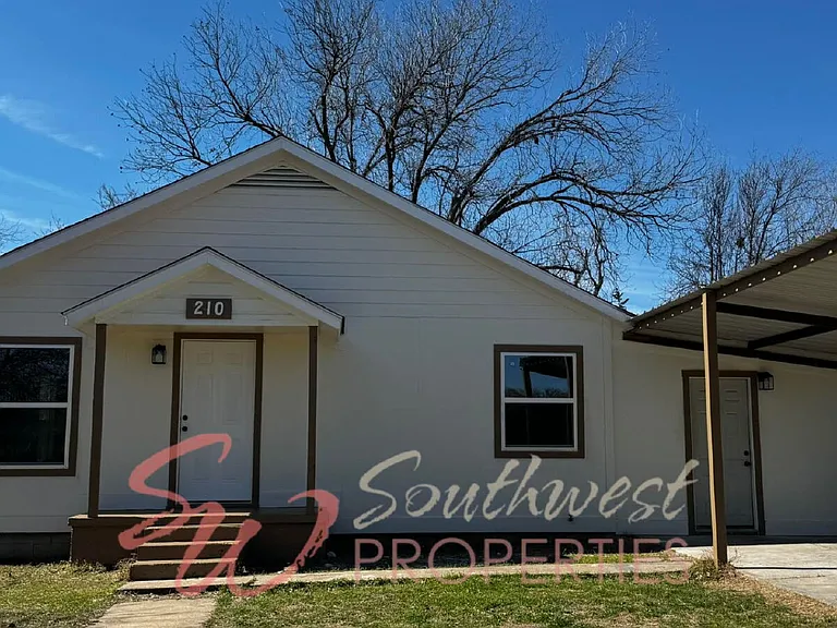 210 Reta St — Photo 1