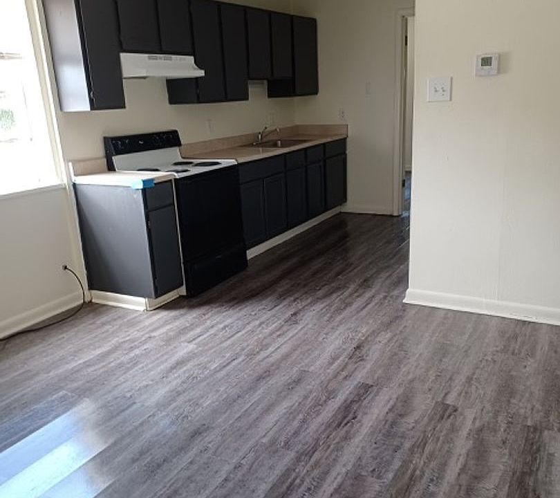 2nd image of 2205 N Hullen St APT 101