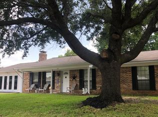 610 Chancellor Dr, Palestine, TX