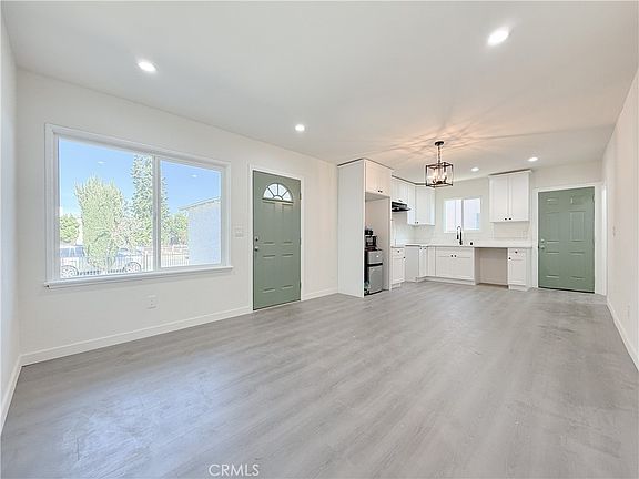 4th image of 213 N Broadacres Ave