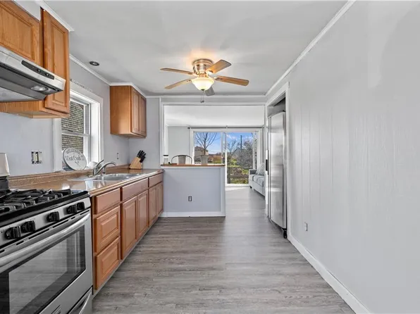 39 Edwards Ave, South Kingstown, RI 02879