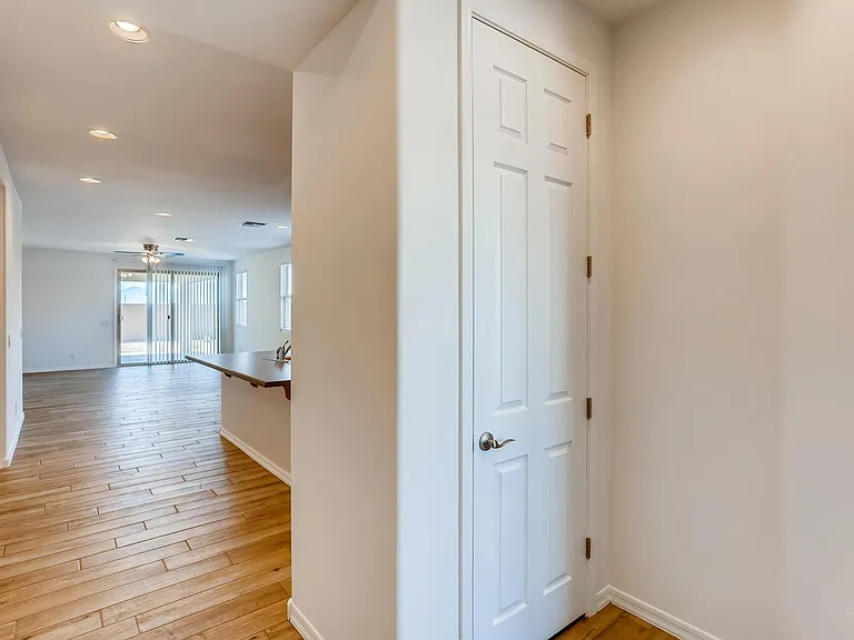 10819 W Lincoln St — Photo 5