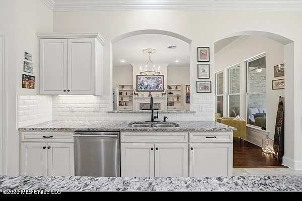 7695 Crescent Way Dr — Photo 10