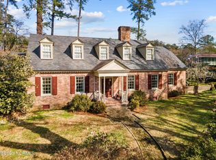 1301 Perry Park Dr, Kinston, NC 28501