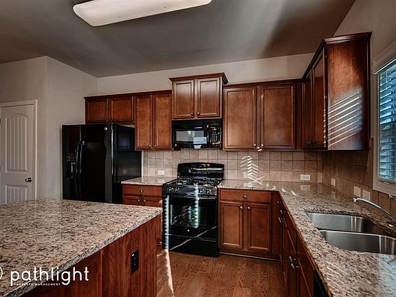 5th image of 590 Collingsworth Ln
