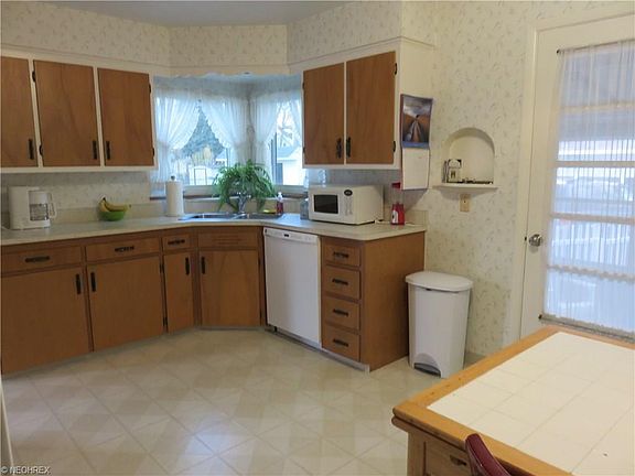 3rd image of 20810 Northwood Ave