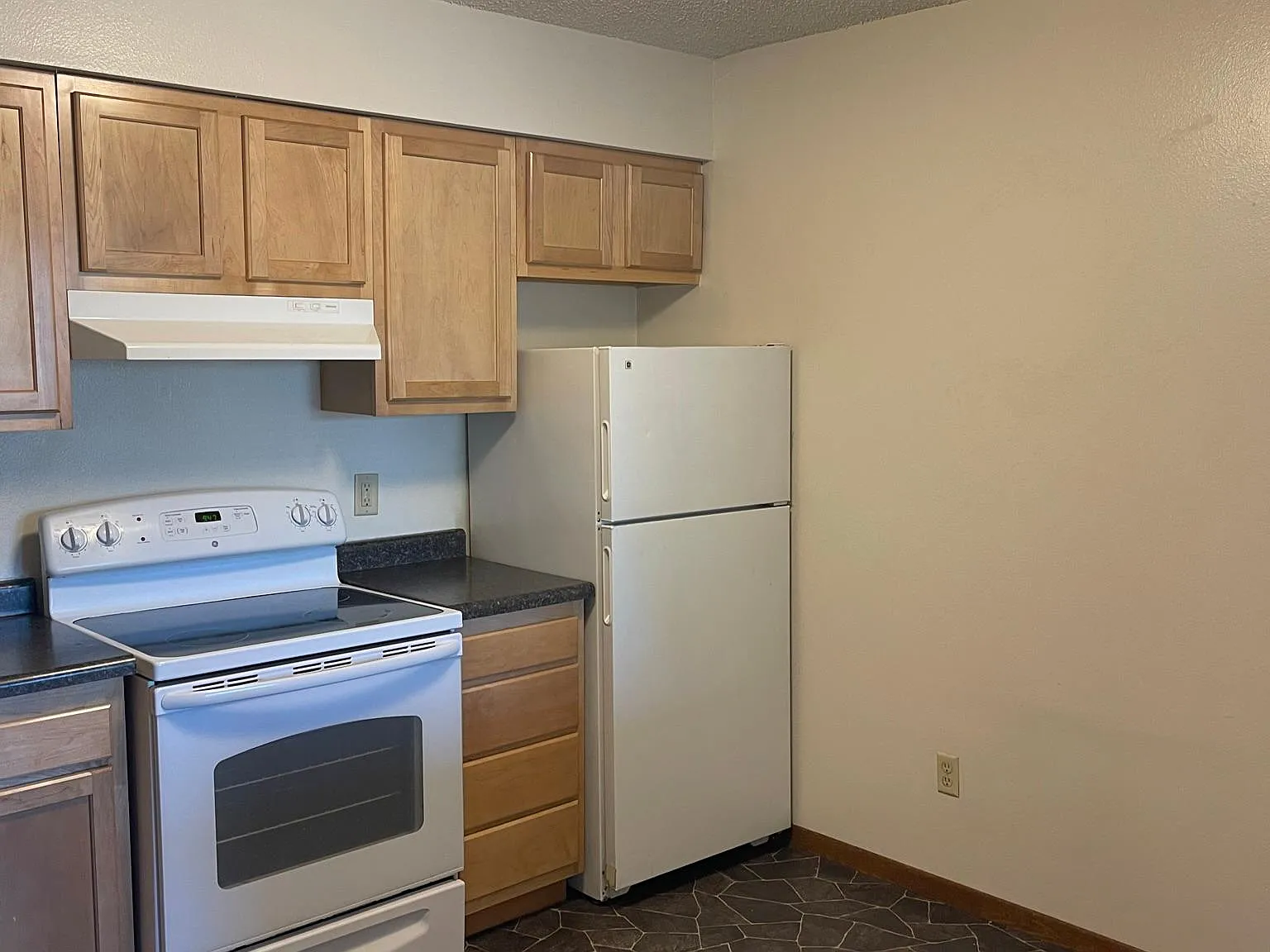 1 bed, $948 — Photo 3