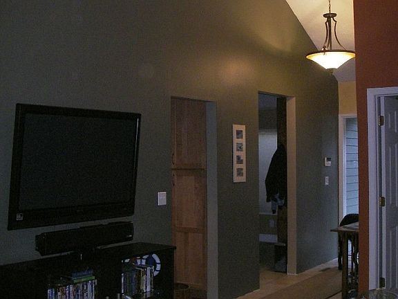 Liv Rm looking to front door