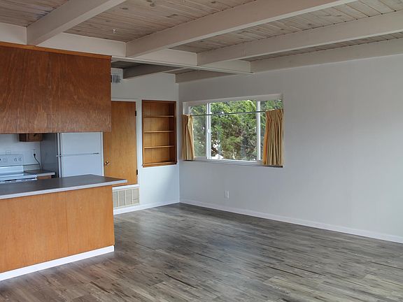Living room / dining area