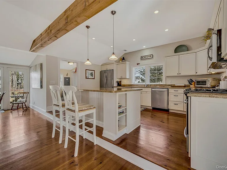 635 Strohson Rd — Photo 10