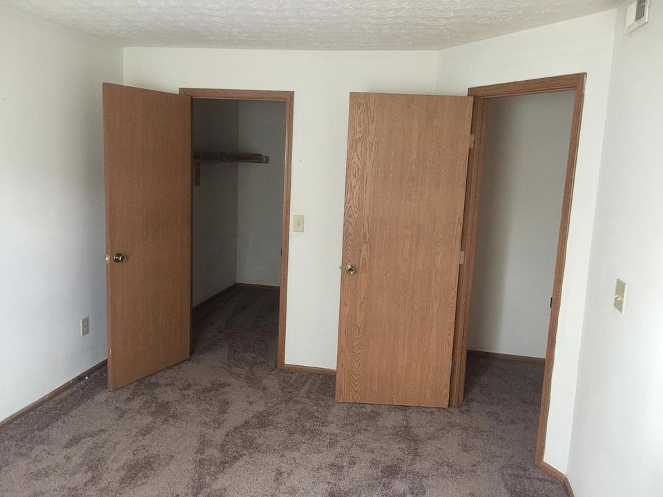 Bedroom with walking closet