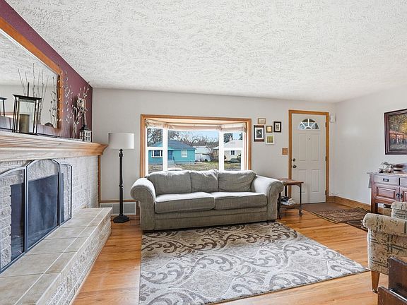 4th image of 3607 W Rockwell Ave