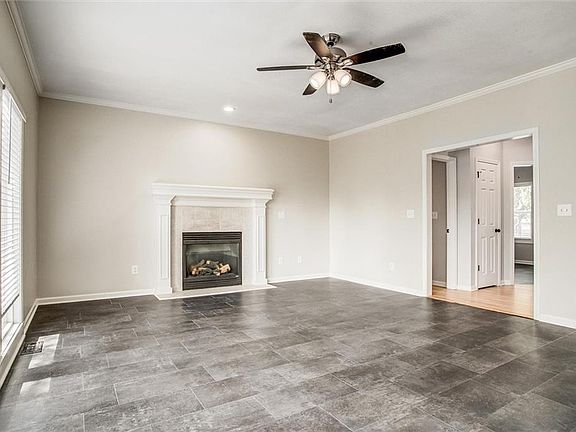 4th image of 1021 SW 13th Ter