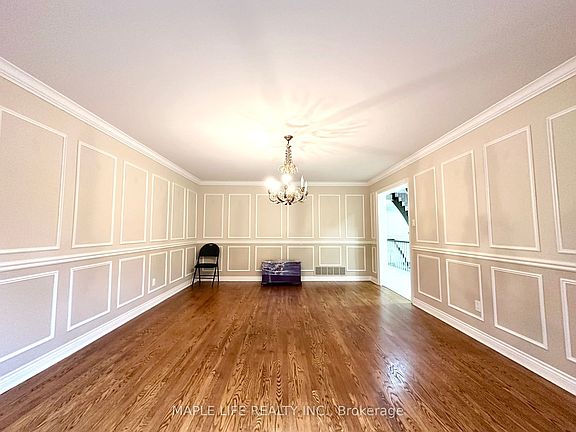 5th image of 52 Prince Edward Blvd