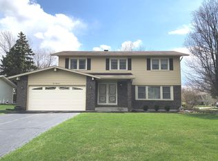 400 Brittany Ln, Lindenhurst, IL 60046