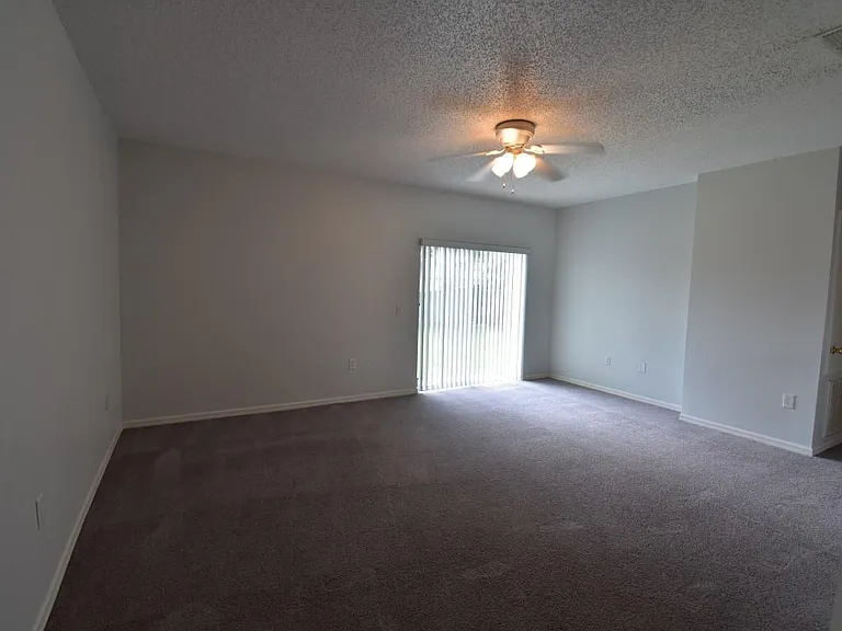 553 Hummingbird Ct — Photo 5