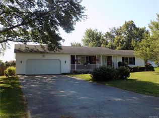 7078 Old English Rd, Lockport, NY 14094