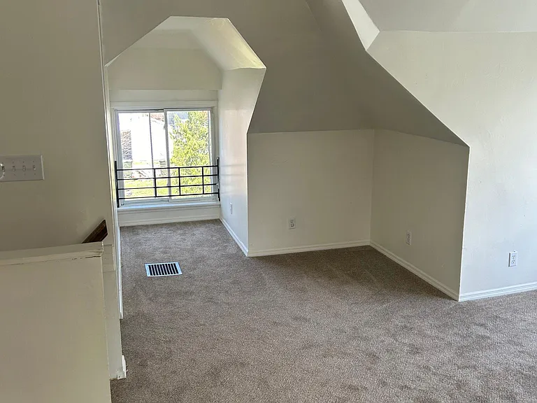 1578 Manchester Ave — Photo 6