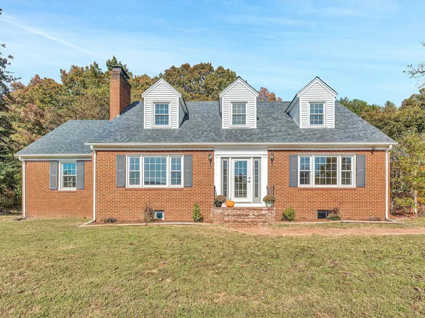 1176 Narrow Passage Rd, Buchanan, VA 24066