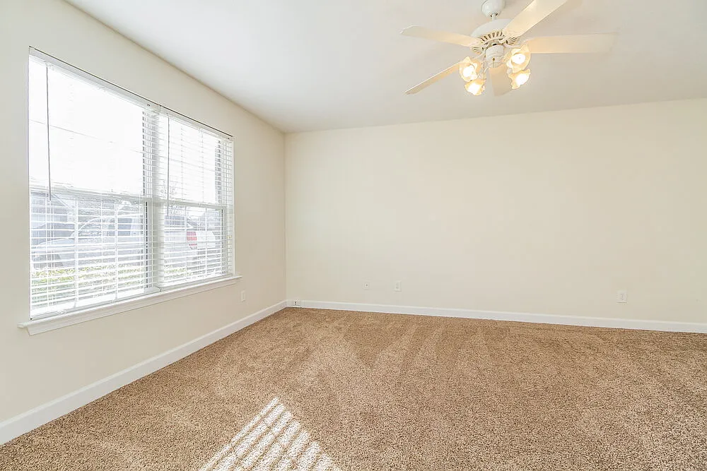 3 bed, 2.0 bath, 1515 sqft, $2,080 — Photo 2
