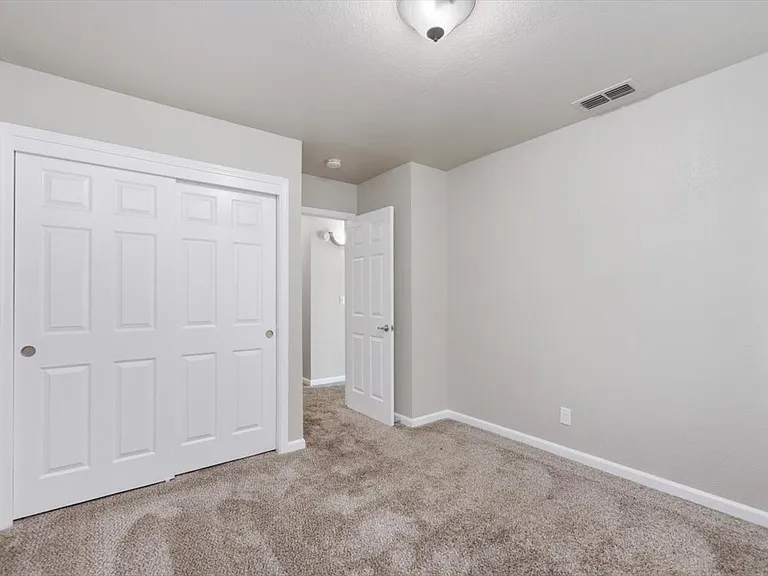 Heather Downs Apartments — Photo 35