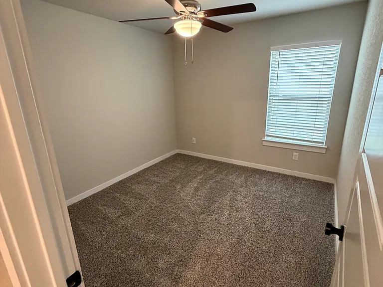1100 River Wood — Photo 9