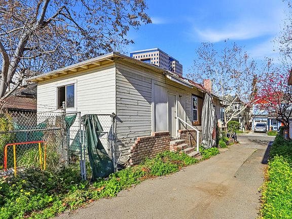 4th image of 160 Pierce Ave