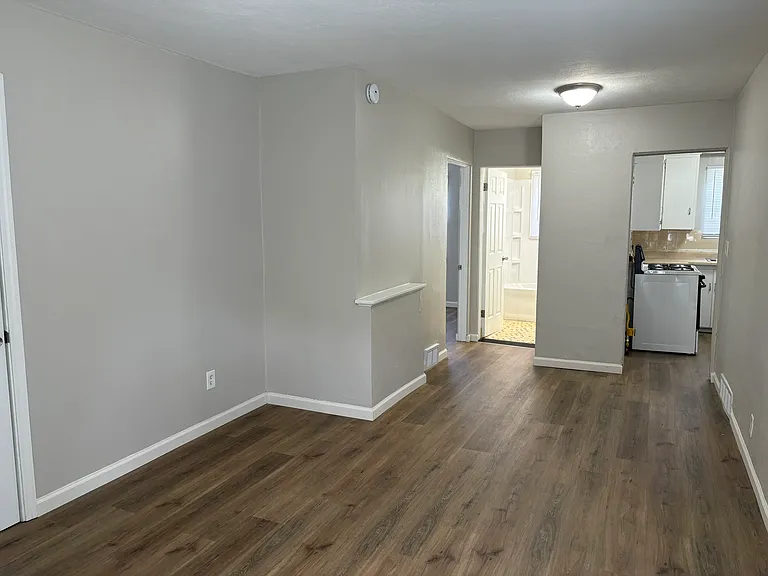 1404 N Broadway St #B — Photo 7