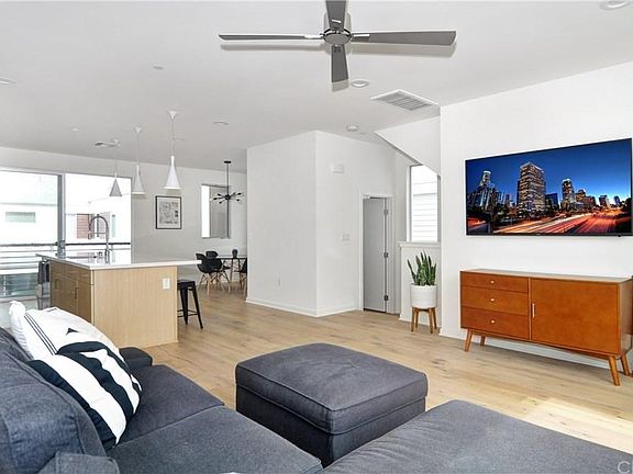 5th image of 530 Bernard St