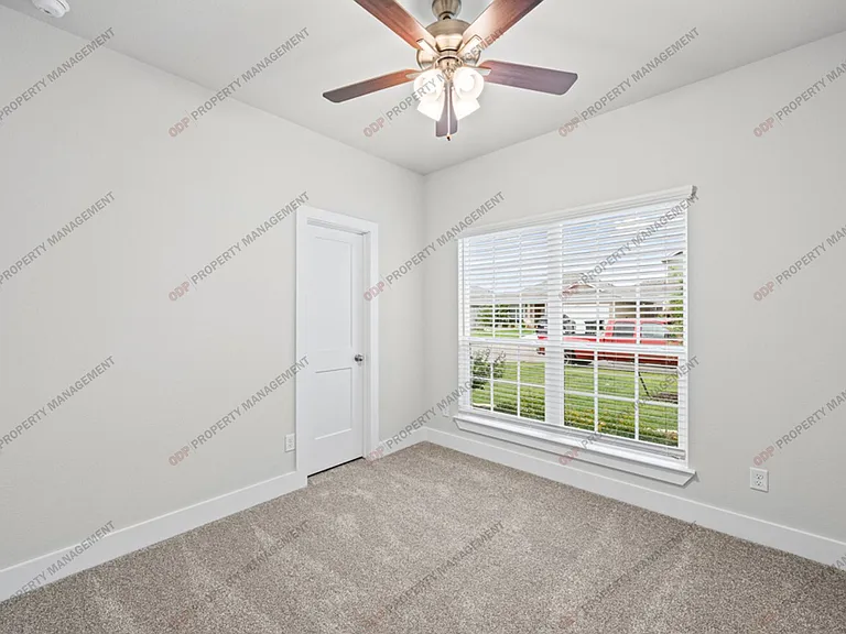 2717 Fox River Dr — Photo 3