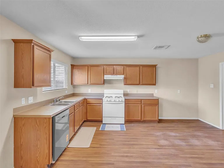 12830 Windy Summer Ln — Photo 11