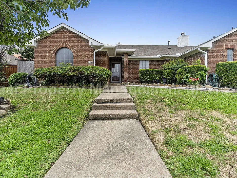 4633 Club Estate Pl