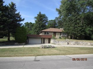 18700 Beverly Hills Dr, Brookfield, WI 53045