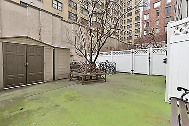 Rented by R New York