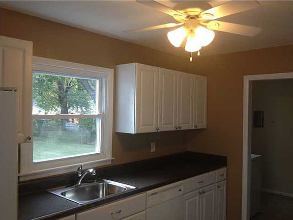 2nd image of 804 N Kelsey Ave
