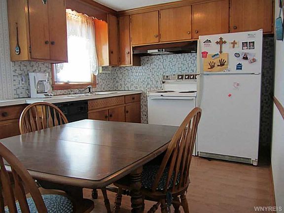 4th image of 20 Bellinger Dr