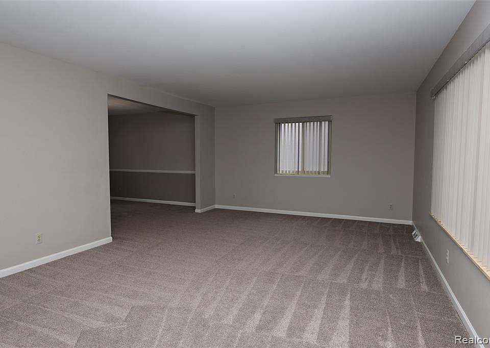 2301 Walnut Lake Rd, photo 9
