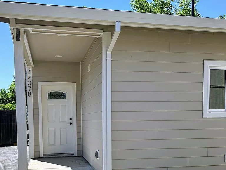 7207 Roca Way #B — Photo 12