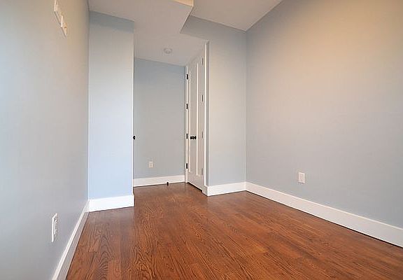 3rd image of 2424 Dean St #3F