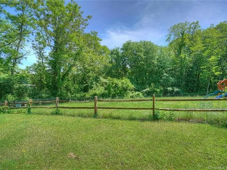 8 Deer Ridge Rd — Photo 2