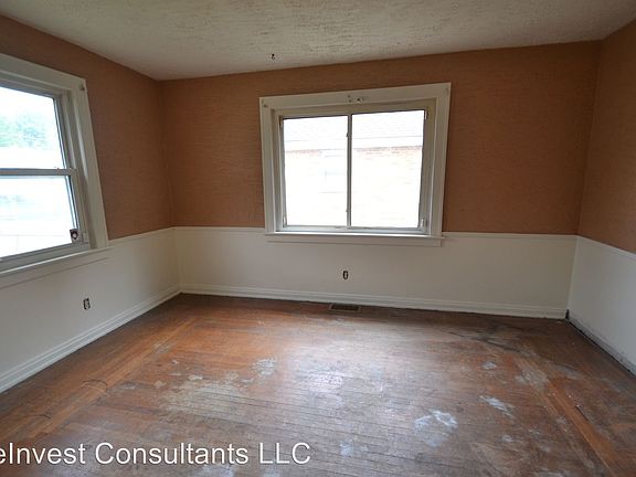4th image of 1919 Waltham Ave