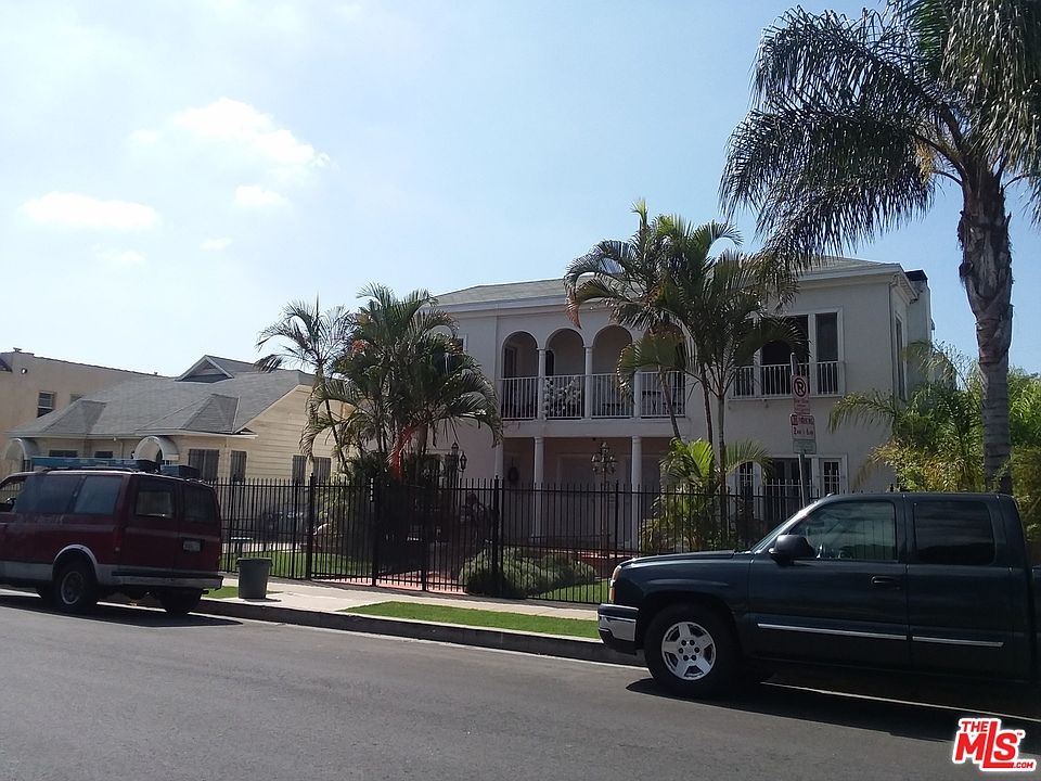 2nd image of 2513 2nd Ave