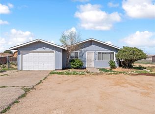 10560 Navajo Rd, Apple Valley, CA 92308